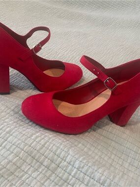 Classic Mary Jane Block Heel Pumps in Red